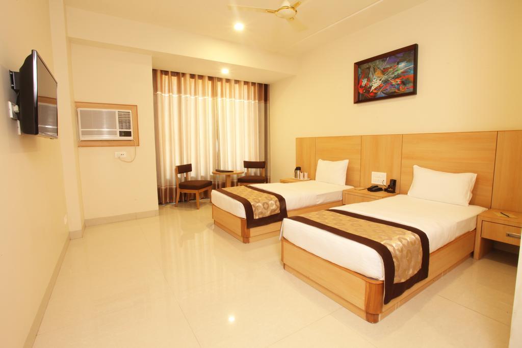 Wingston A Treehouse Hotel Goverdhan Radha Kund Phòng bức ảnh